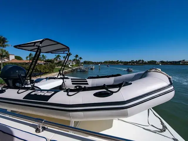 Hatteras 72 Cockpit Motoryacht