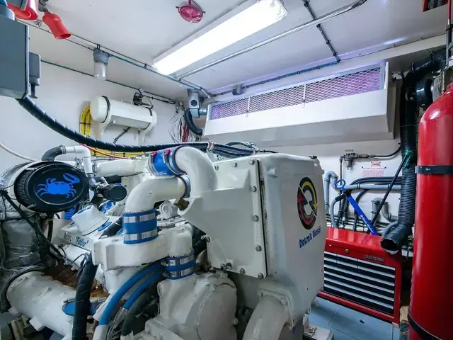 Hatteras 72 Cockpit Motoryacht