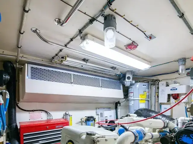 Hatteras 72 Cockpit Motoryacht