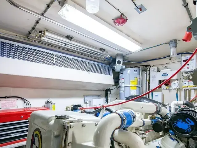 Hatteras 72 Cockpit Motoryacht