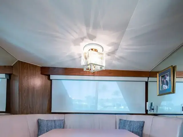 Hatteras 72 Cockpit Motoryacht