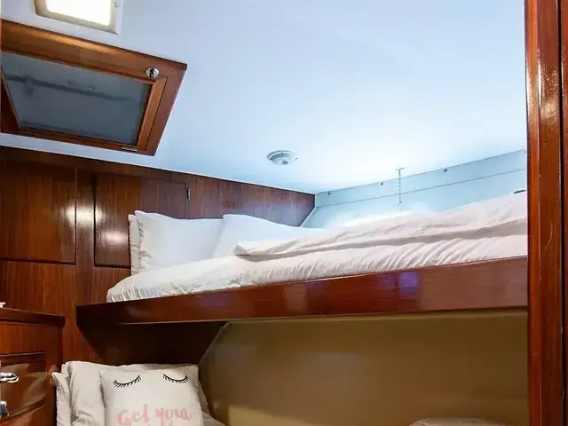 Hatteras 72 Cockpit Motoryacht