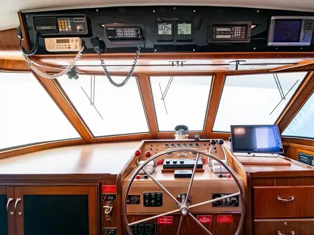 Hatteras 72 Cockpit Motoryacht