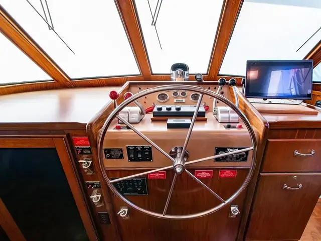 Hatteras 72 Cockpit Motoryacht