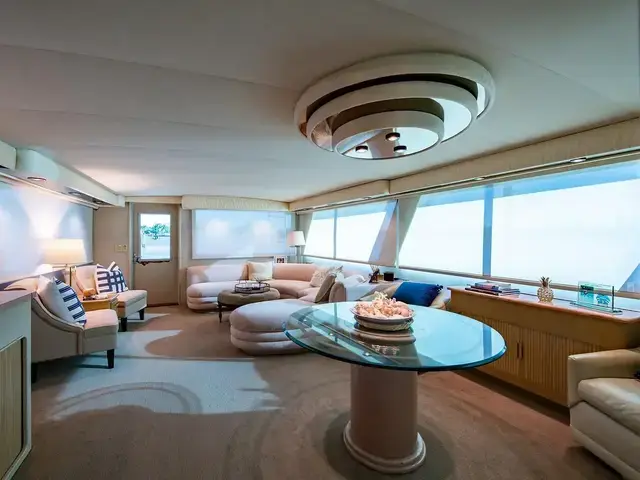 Hatteras 72 Cockpit Motoryacht