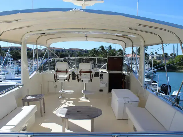 Hatteras 72 Cockpit Motoryacht