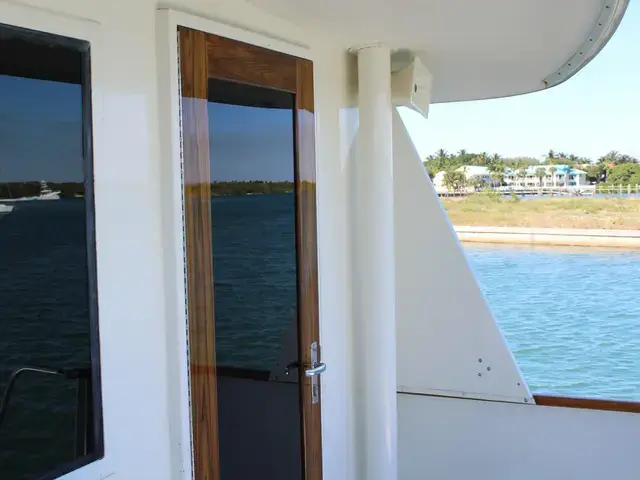 Hatteras 72 Cockpit Motoryacht