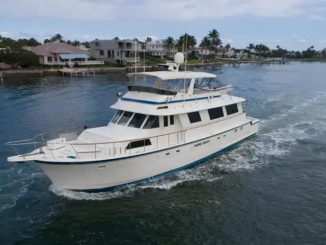 Hatteras 72 Cockpit Motoryacht