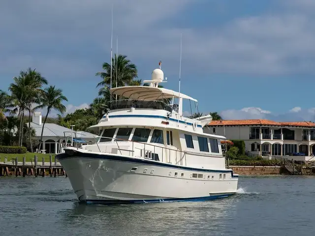 Hatteras 72 Cockpit Motoryacht