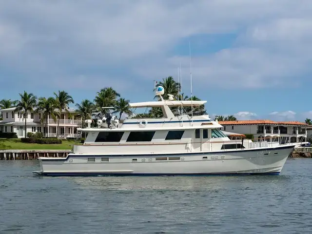 Hatteras 72 Cockpit Motoryacht