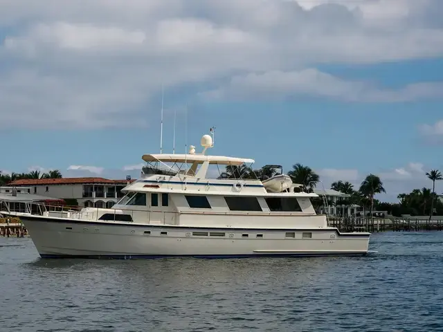 Hatteras 72 Cockpit Motoryacht