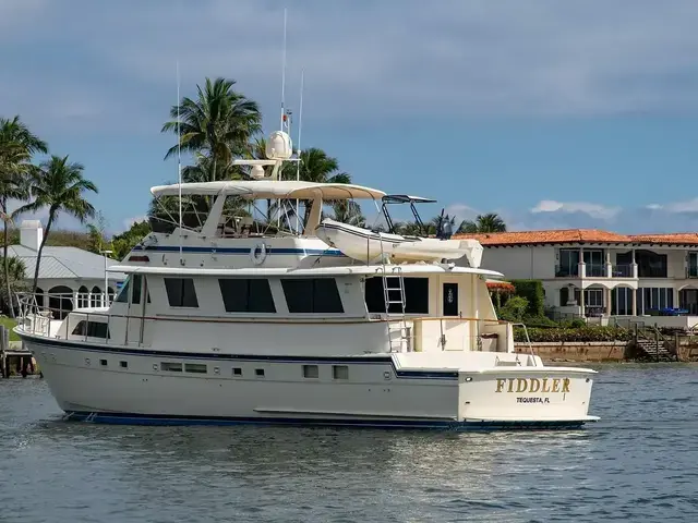 Hatteras 72 Cockpit Motoryacht