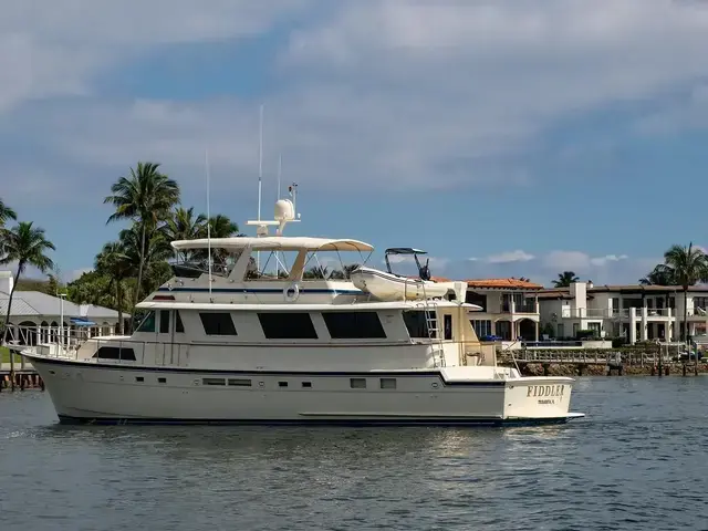 Hatteras 72 Cockpit Motoryacht