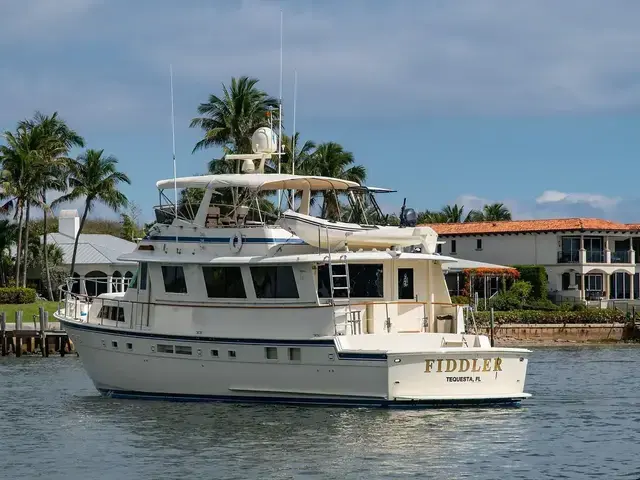 Hatteras 72 Cockpit Motoryacht