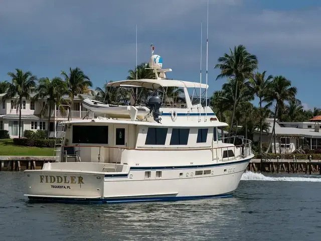 Hatteras 72 Cockpit Motoryacht