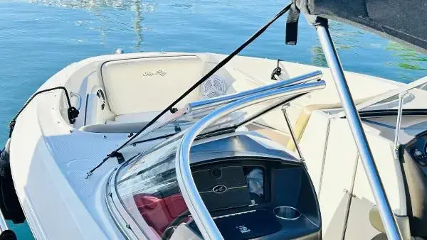 2006 Sea Ray 230 select