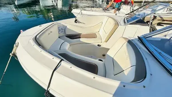 2006 Sea Ray 230 select