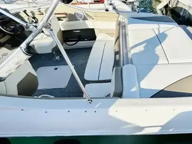 Sea Ray 230 Select