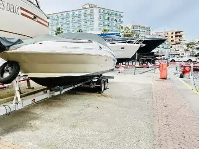 Sea Ray 240 Sundeck