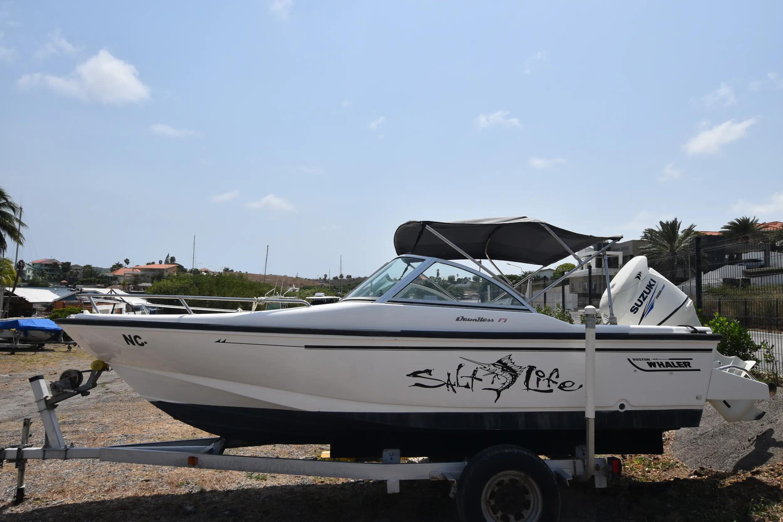 1997 Boston Whaler dauntless 17