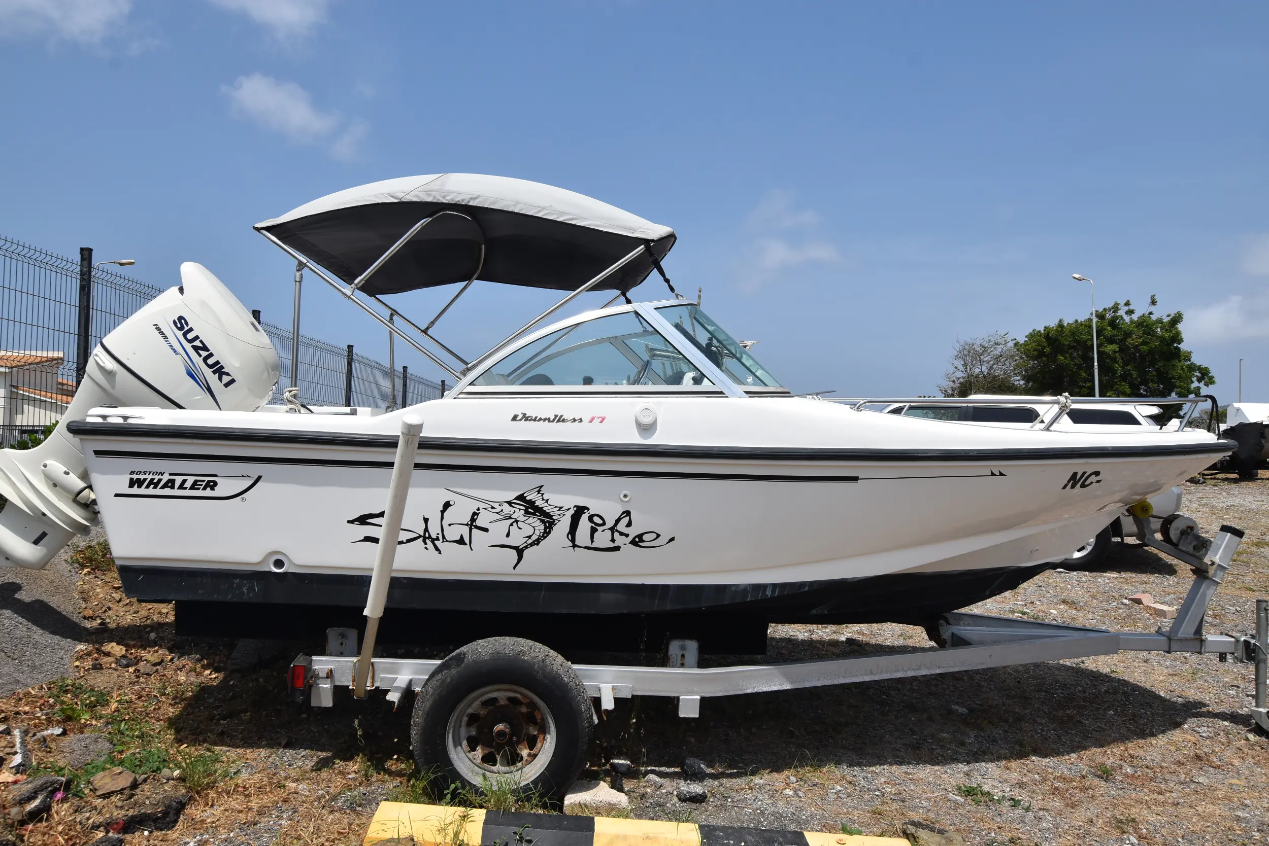 1997 Boston Whaler dauntless 17