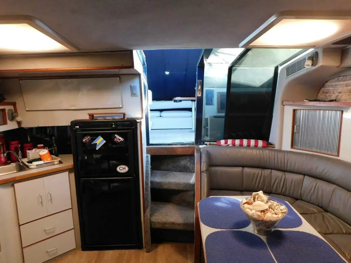 1989 Sea Ray 390 express cruiser