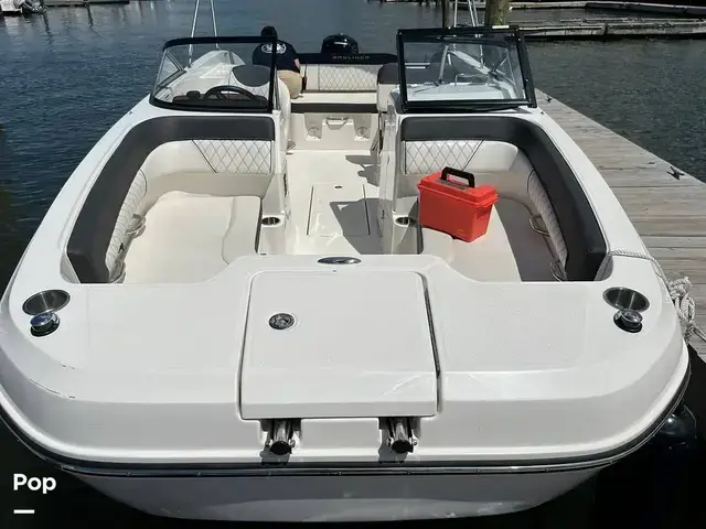 Bayliner DX2200