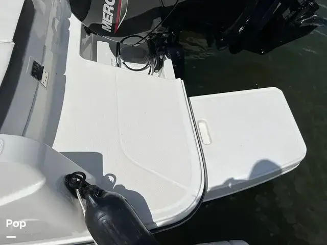 Bayliner DX2200