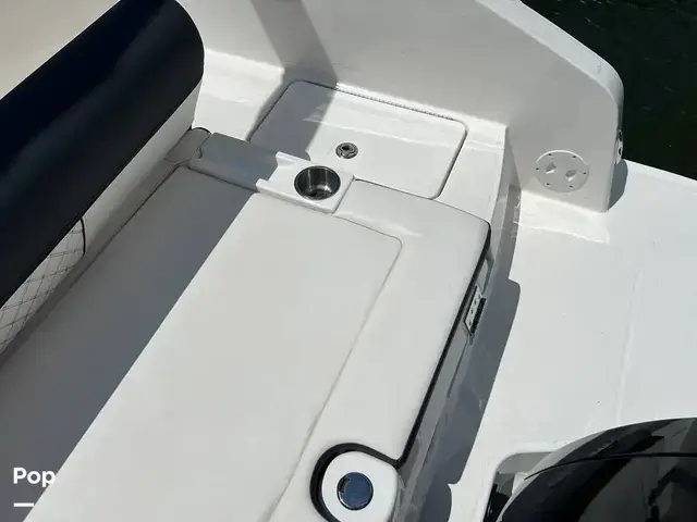 Bayliner DX2200