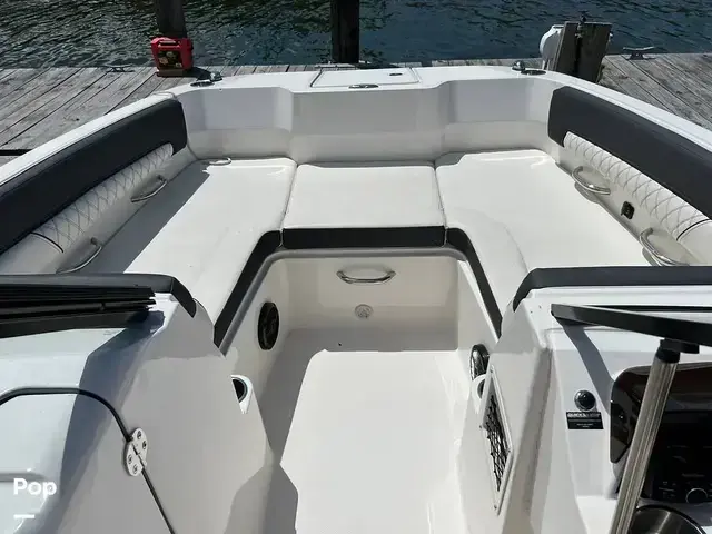 Bayliner DX2200