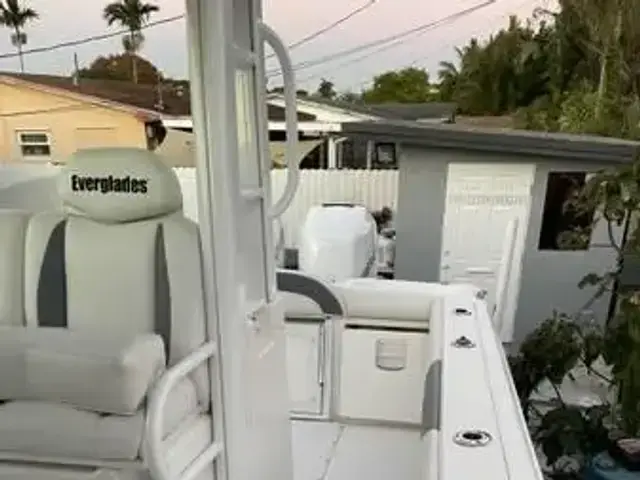 Everglades Boats 290 CC