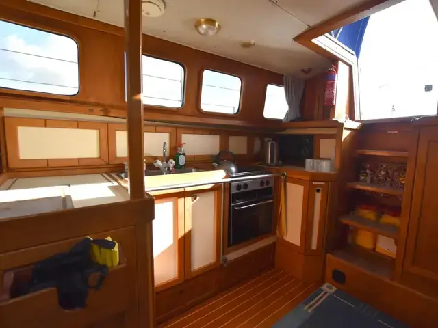 Freedom 47 Pilothouse