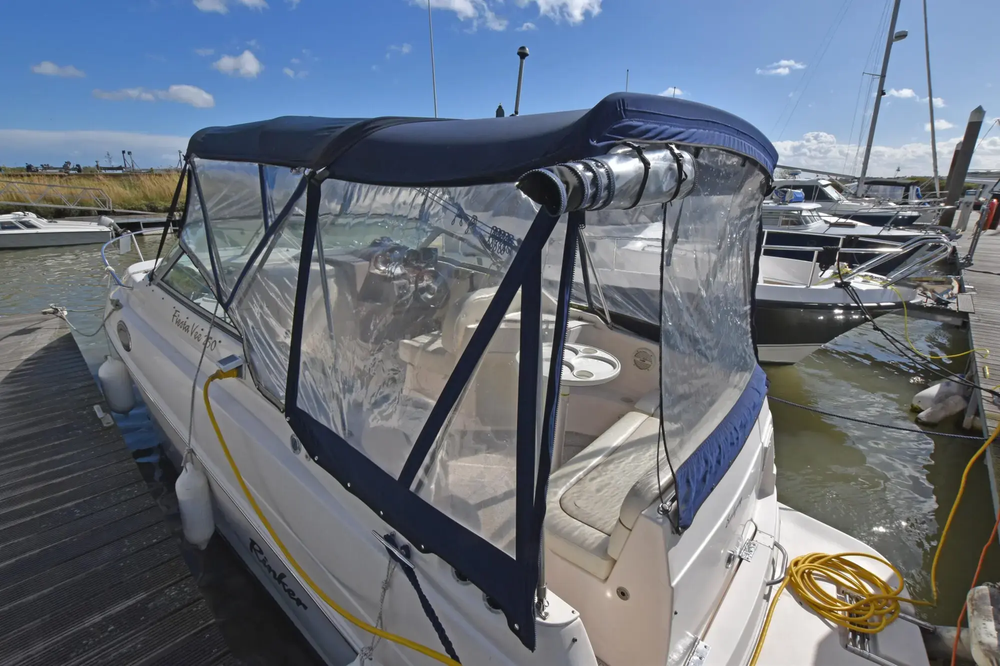 2003 Rinker fiesta vee 250