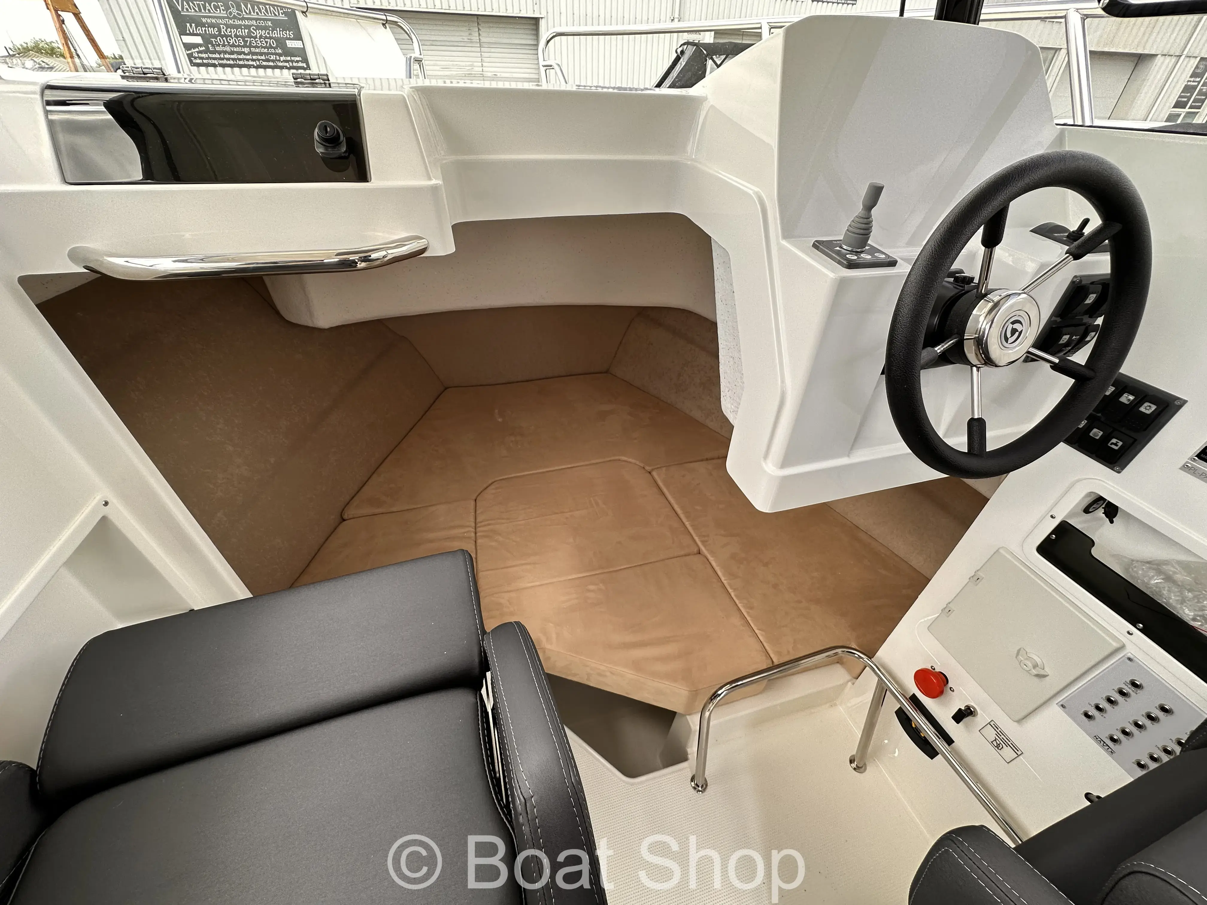 2024 Parker 700 pilothouse