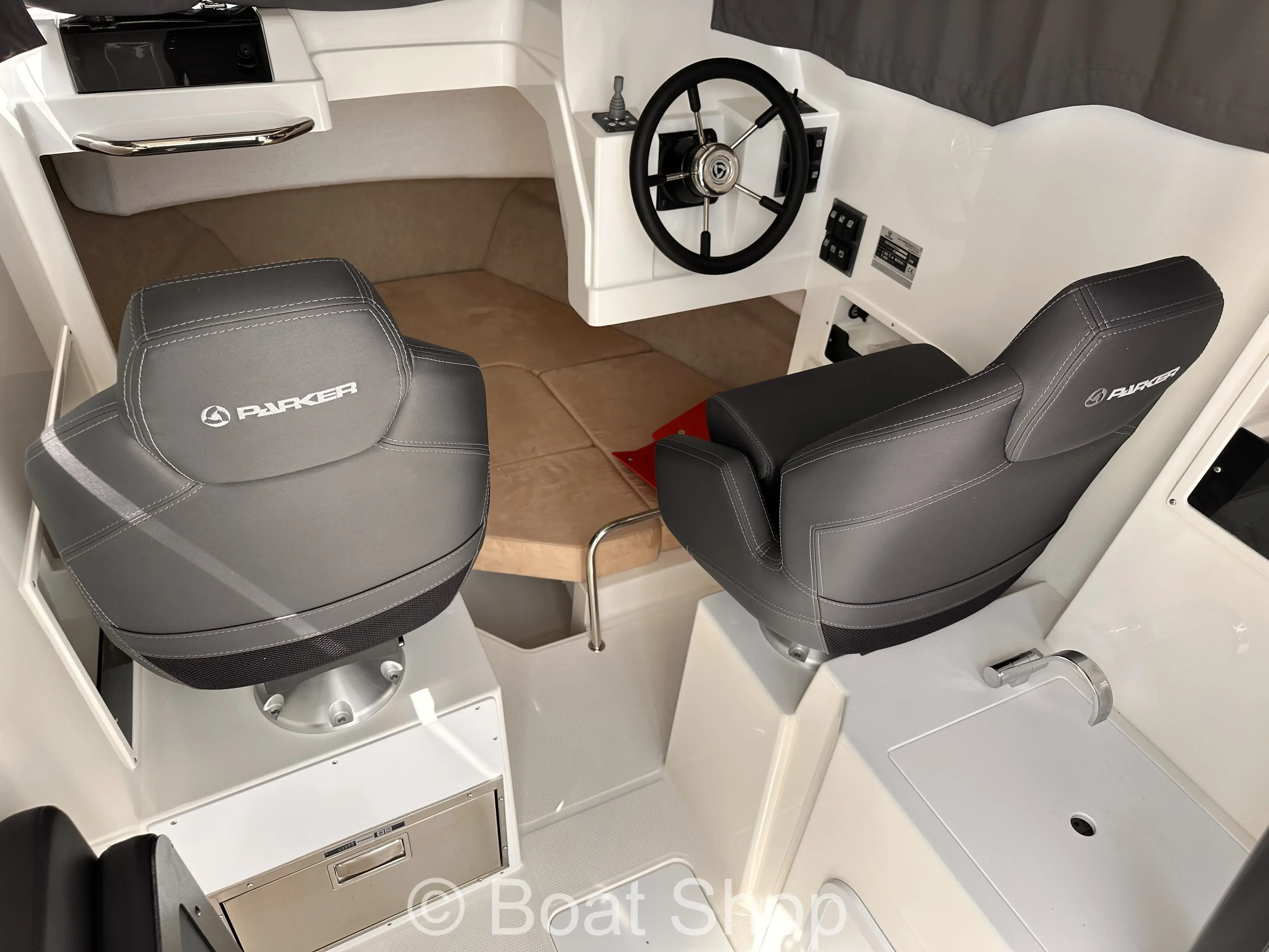 2024 Parker 700 pilothouse