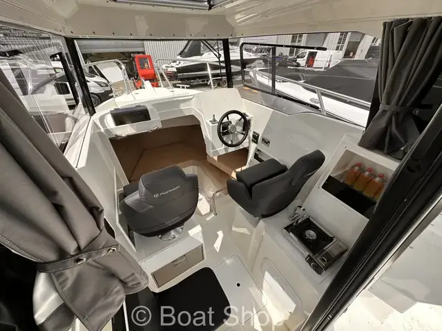 Parker 700 Pilothouse