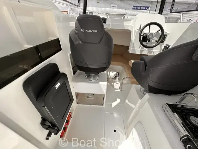 Parker 700 Pilothouse