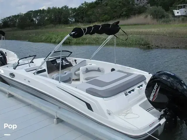 Bayliner Vr6