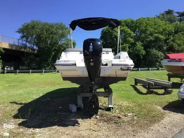 Bayliner Vr6