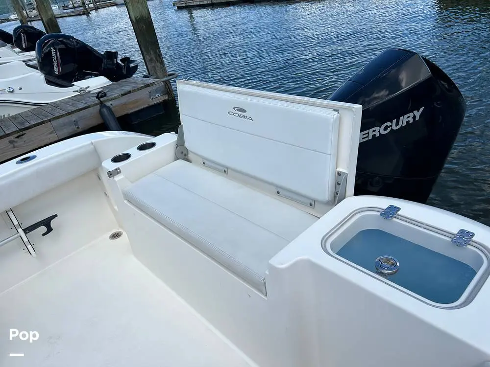 2021 Cobia Boats 220 dc