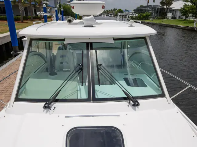 Boston Whaler 31'