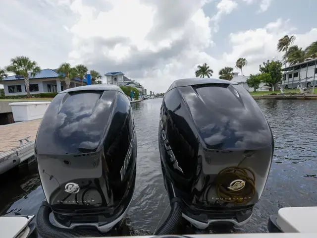 Boston Whaler 31'