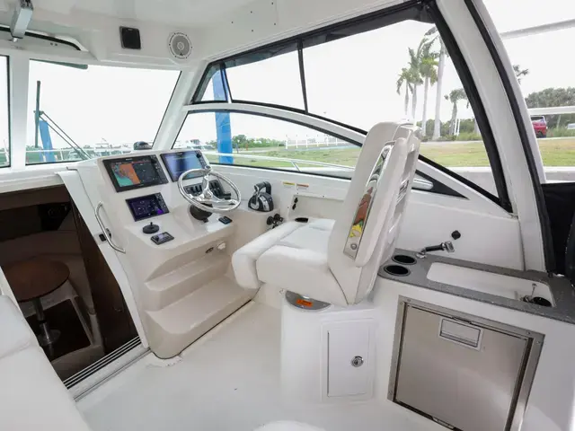 Boston Whaler 31'