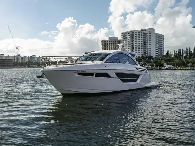 Cruisers Yachts 50'