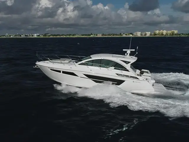 Cruisers Yachts 50'