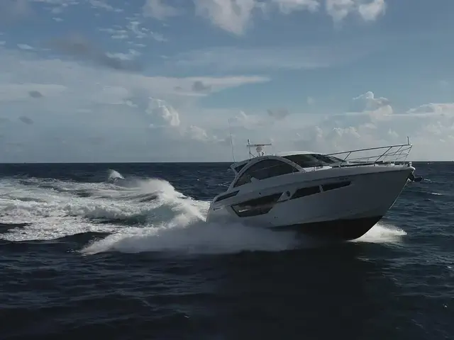 Cruisers Yachts 50'