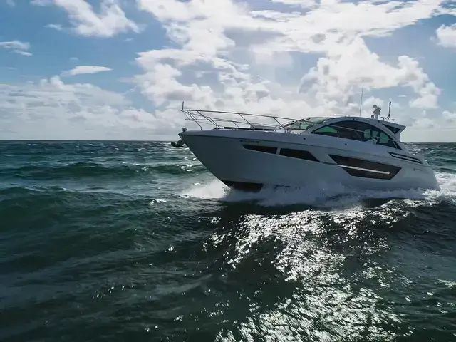 Cruisers Yachts 50'