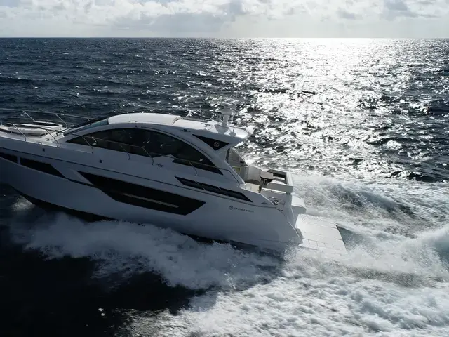 Cruisers Yachts 50'