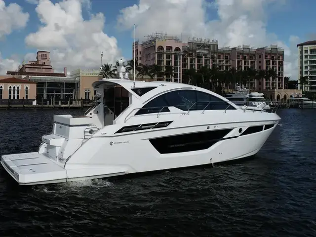 Cruisers Yachts 50'