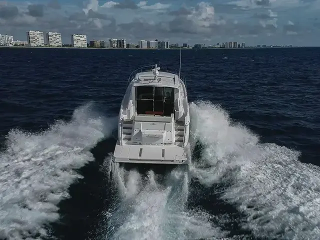 Cruisers Yachts 50'